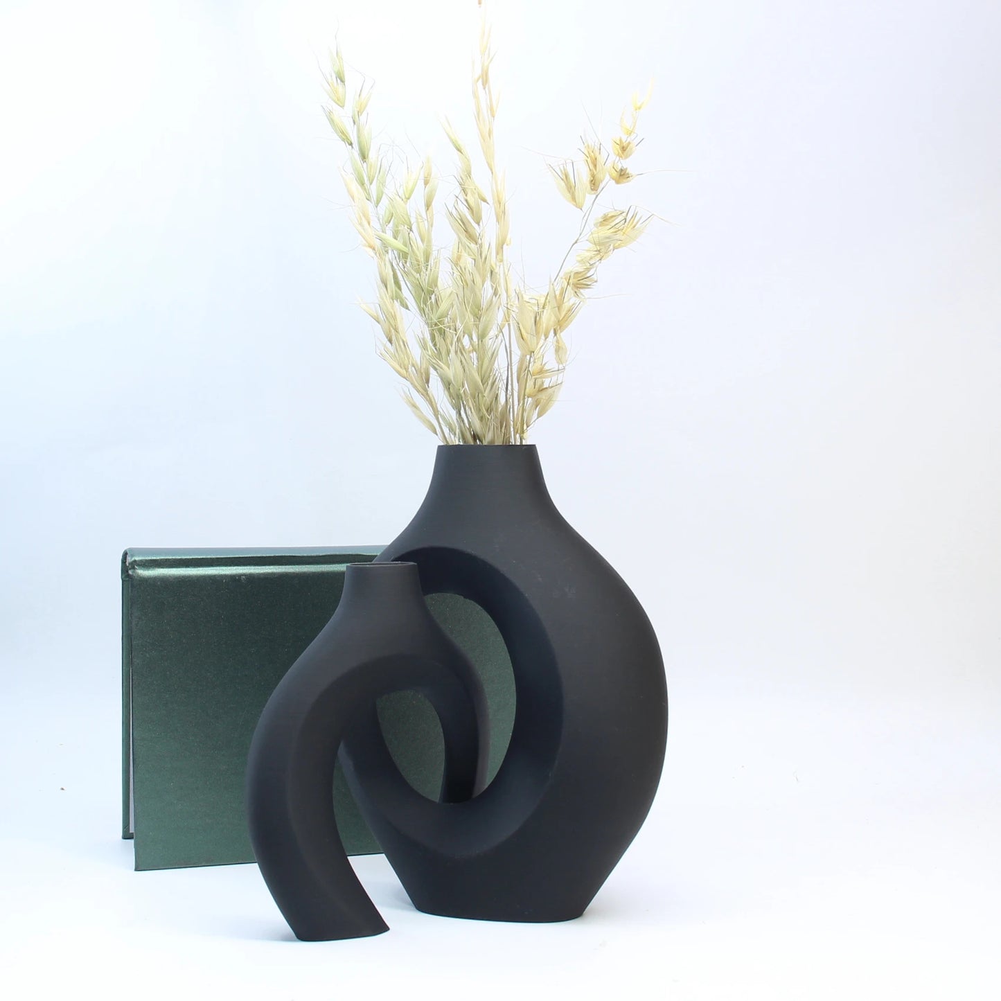 Dynamic Hugging Vase Set